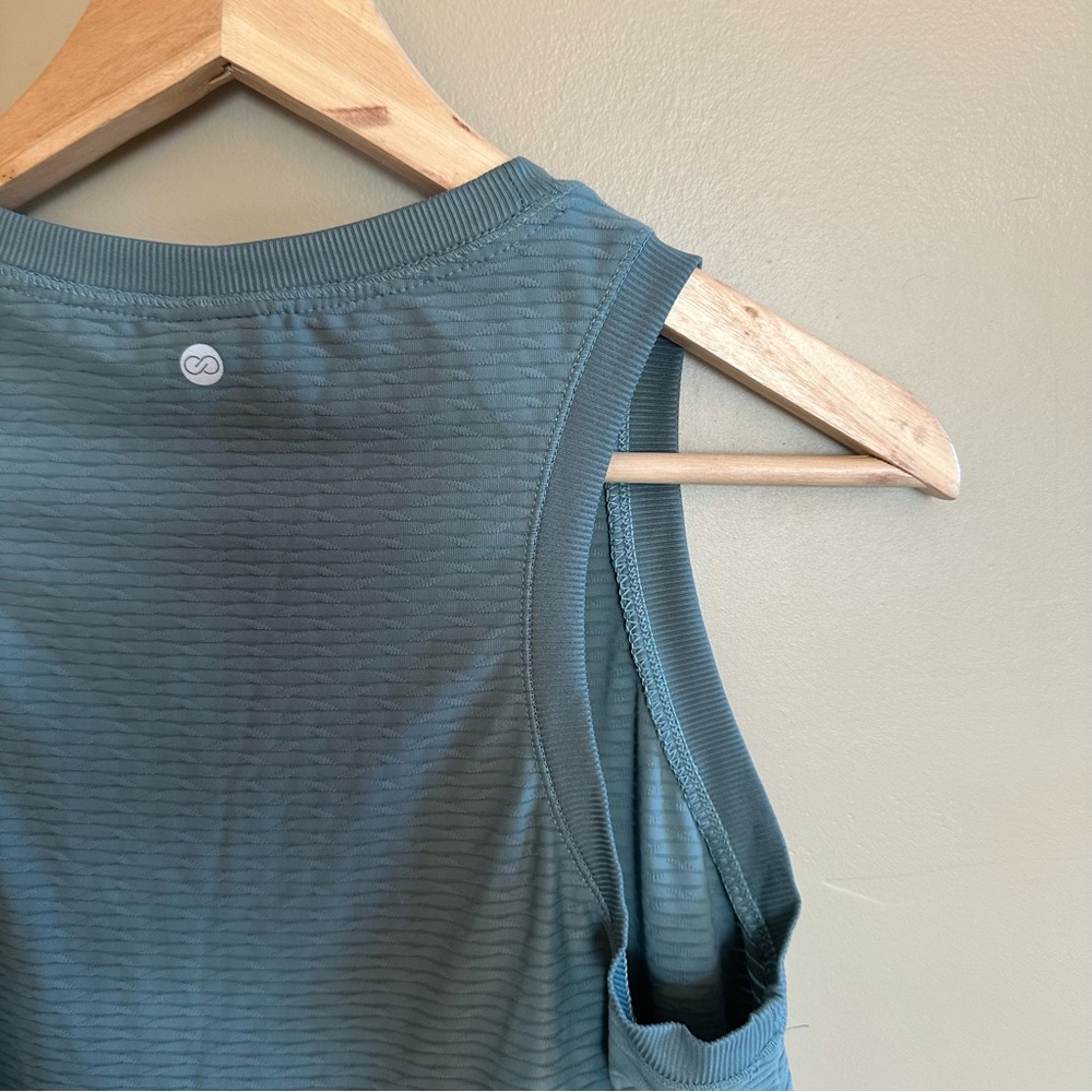 Set of Calla Moisture Wicking Tank Tops in Plum and Teal- M - Picture 10 of 11